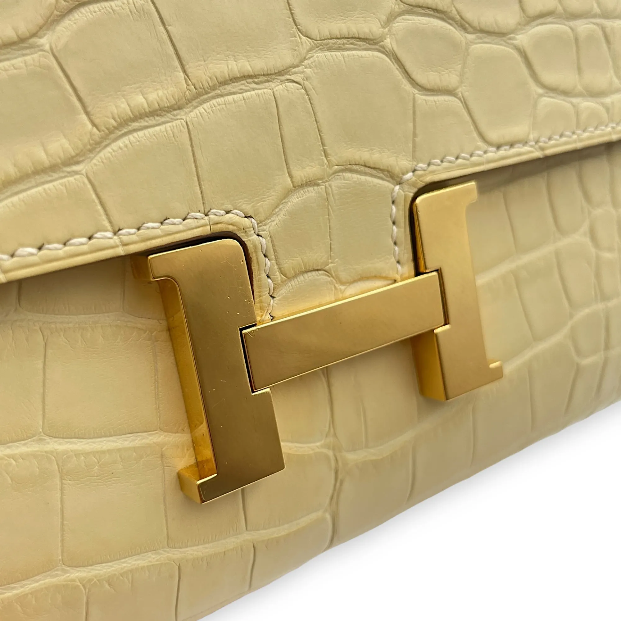 Constance To Go Vanille Wallet On Chain in Matte Alligator, Gold hardware