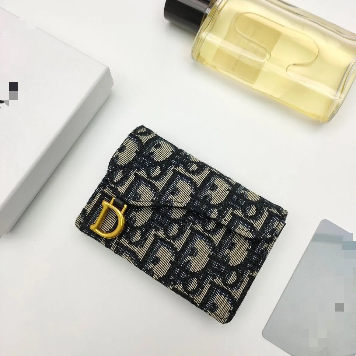 DR279 Saddle Flap Card Holder  / 4.5 x 3 x 1 inch