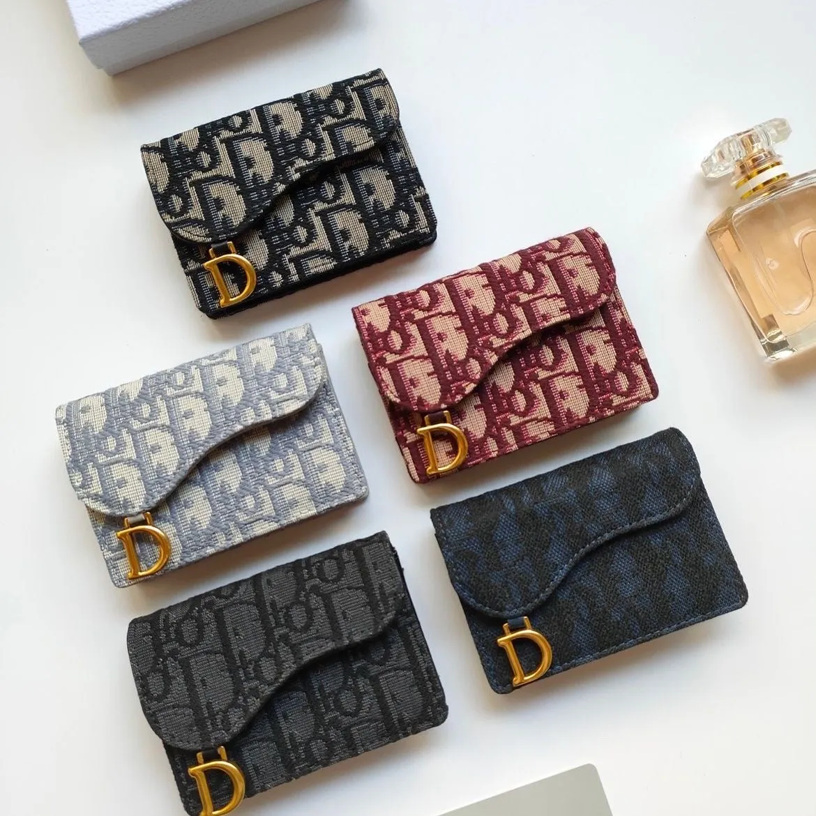 DR279 Saddle Flap Card Holder  / 4.5 x 3 x 1 inch