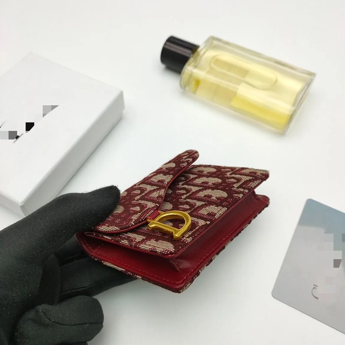 DR279 Saddle Flap Card Holder  / 4.5 x 3 x 1 inch