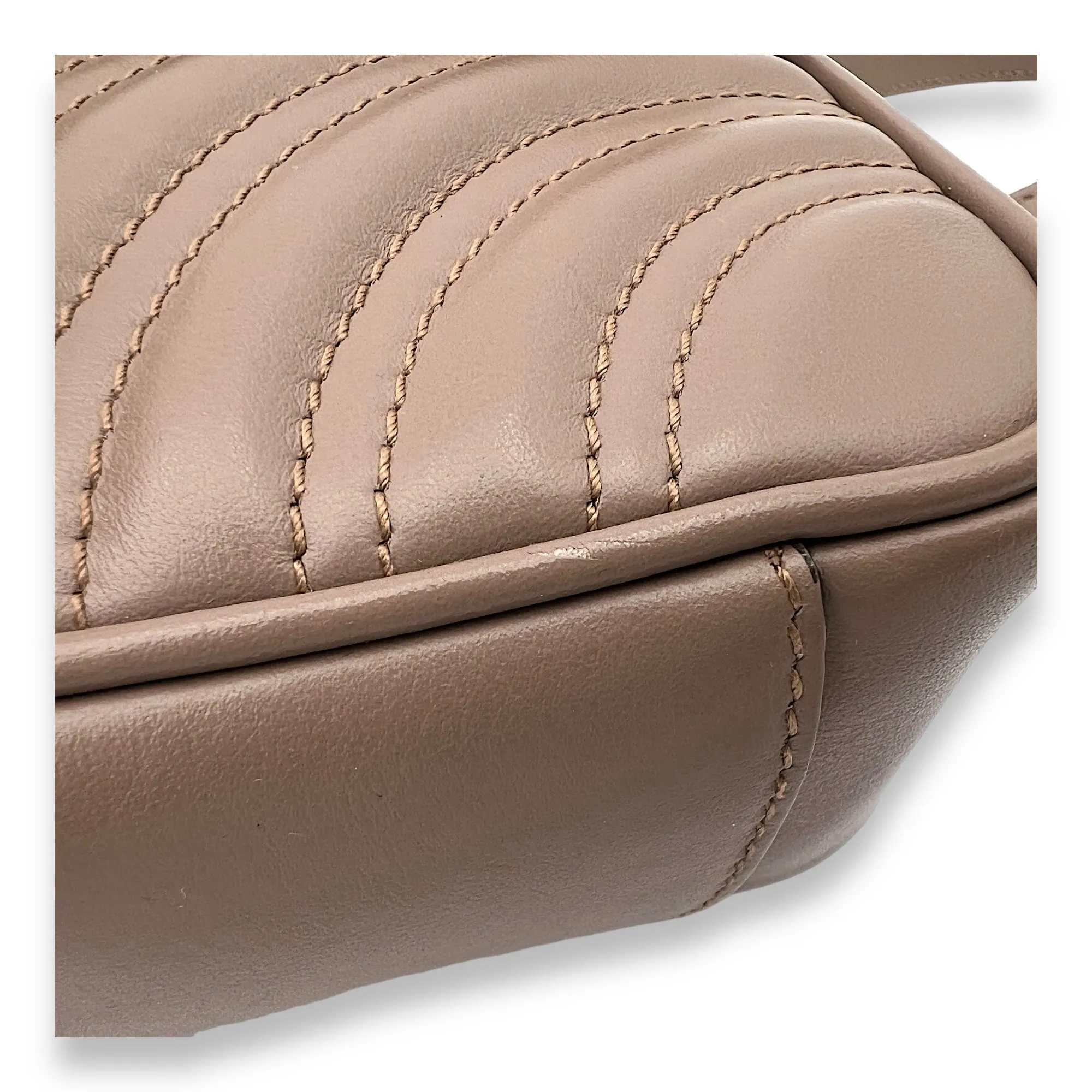 GG Marmont Mini Beige Crossbody Bag in Calfskin, Gold hardware